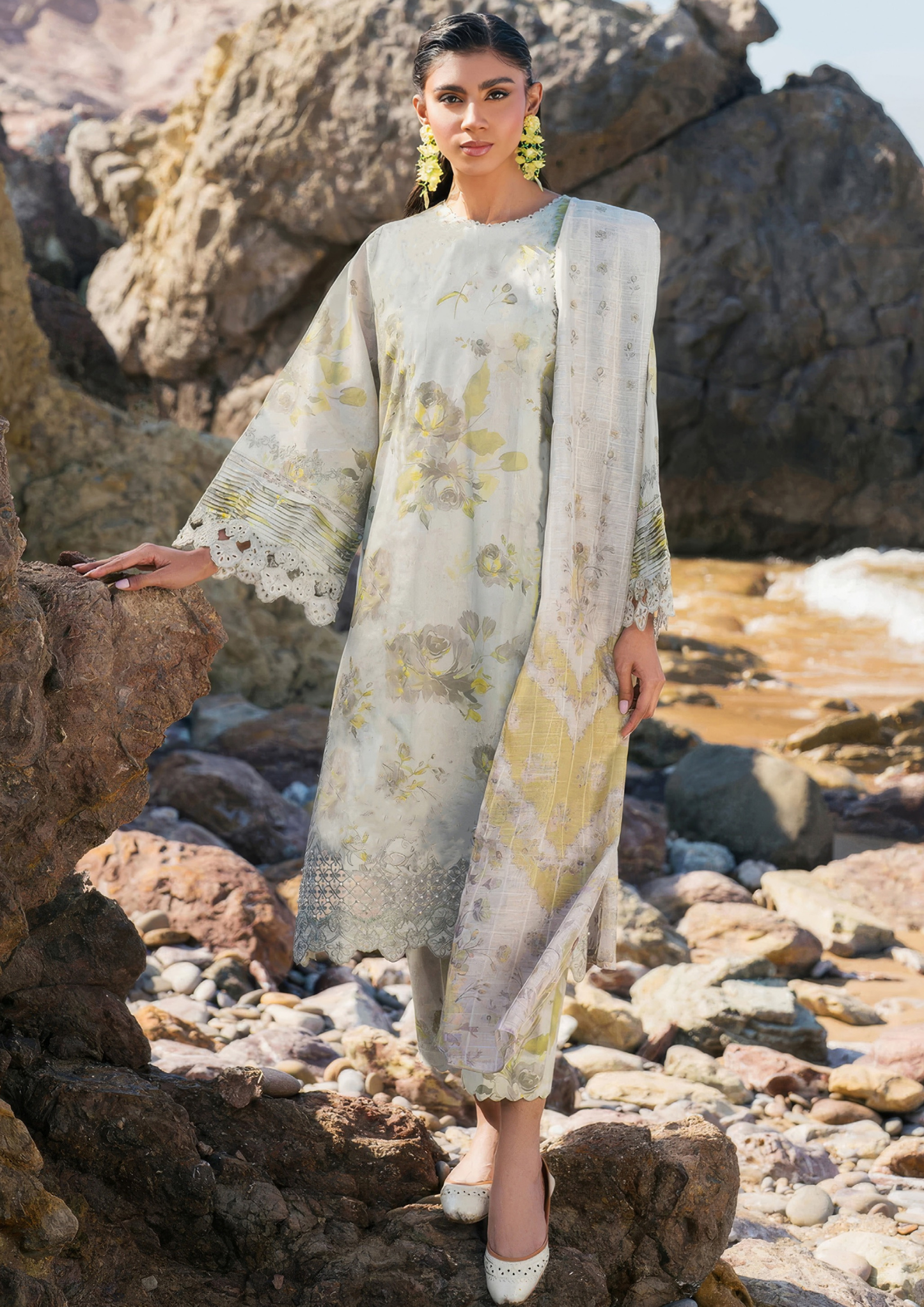 PARIZAAD - Unstitched 3-Piece Digital Print Lawn