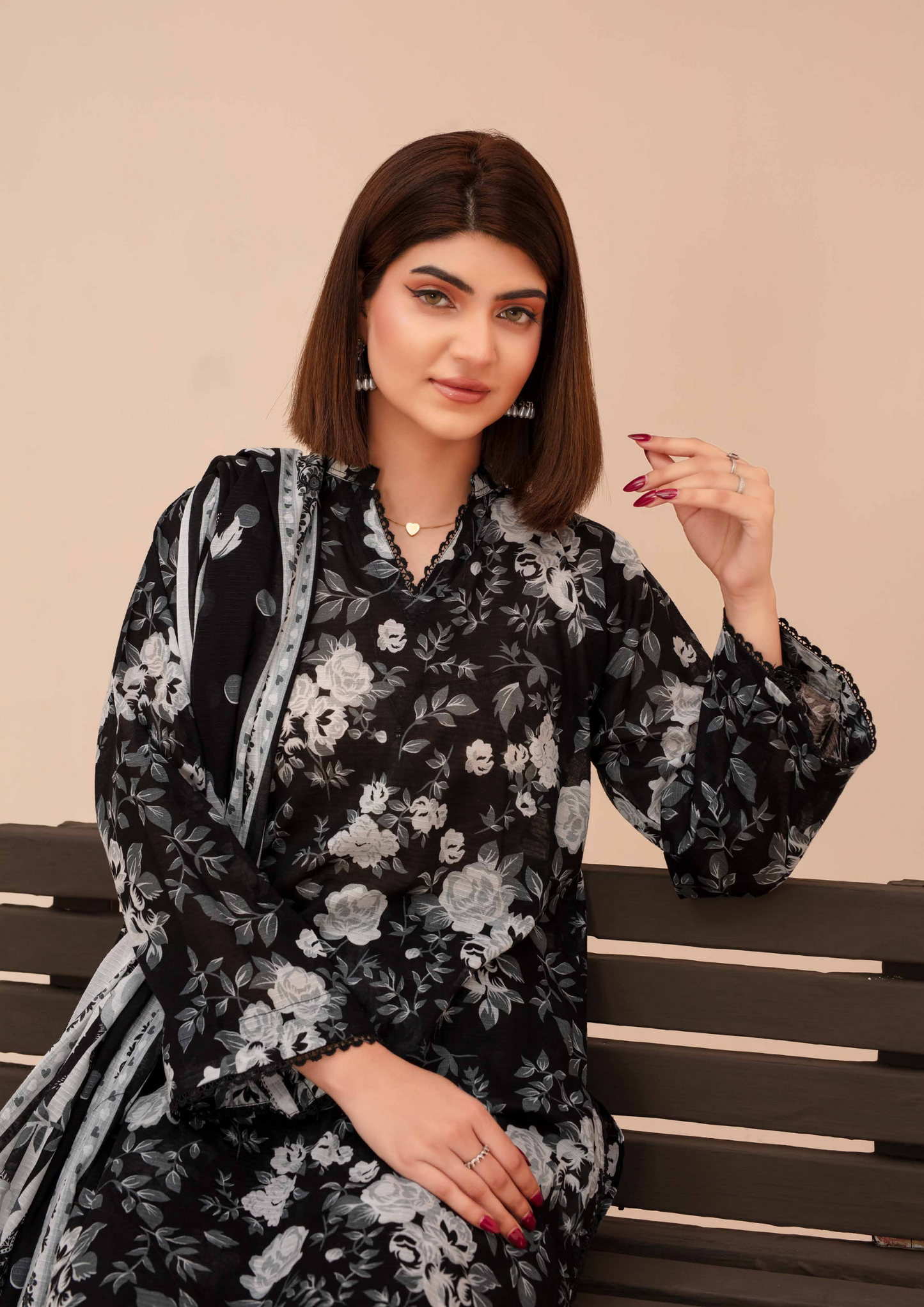GULL E SIYAH - Unstitched 3-Piece Diigital Printed Lawn