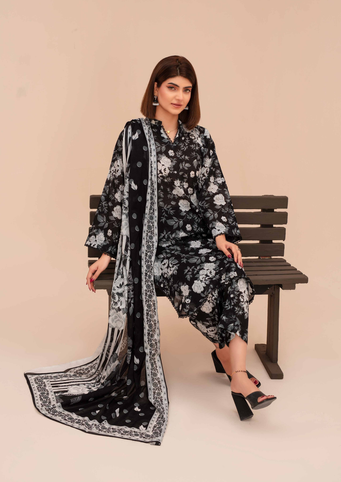 GULL E SIYAH - Unstitched 3-Piece Diigital Printed Lawn