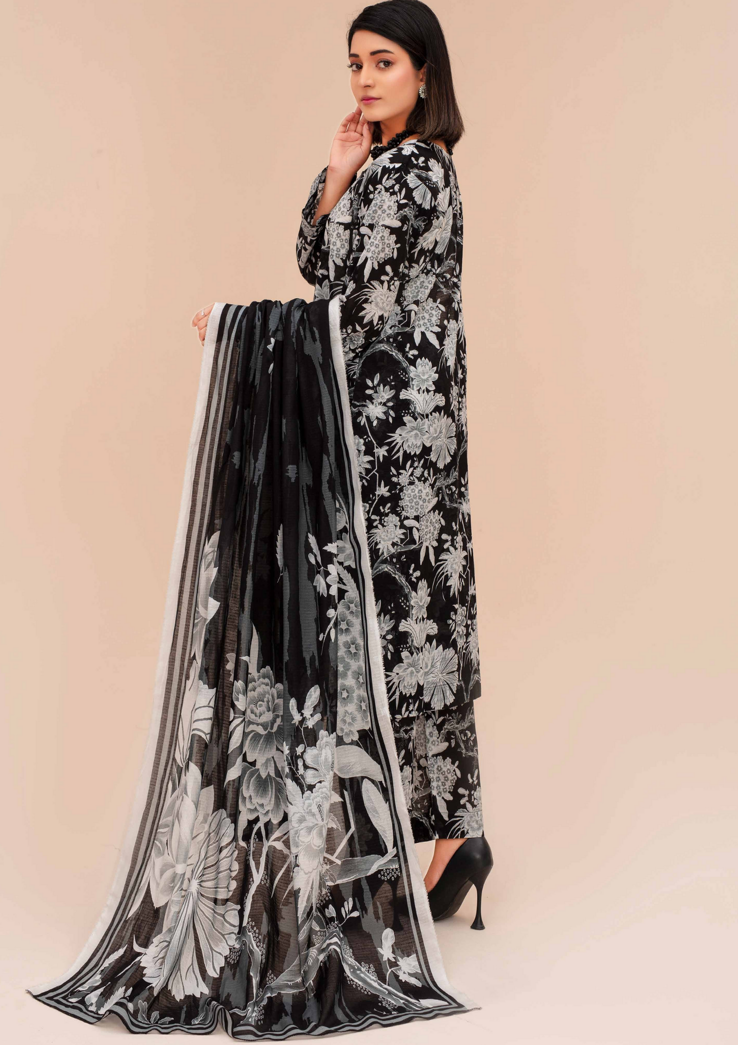 GULL E SIYAH - Unstitched 3-Piece Diigital Printed Lawn