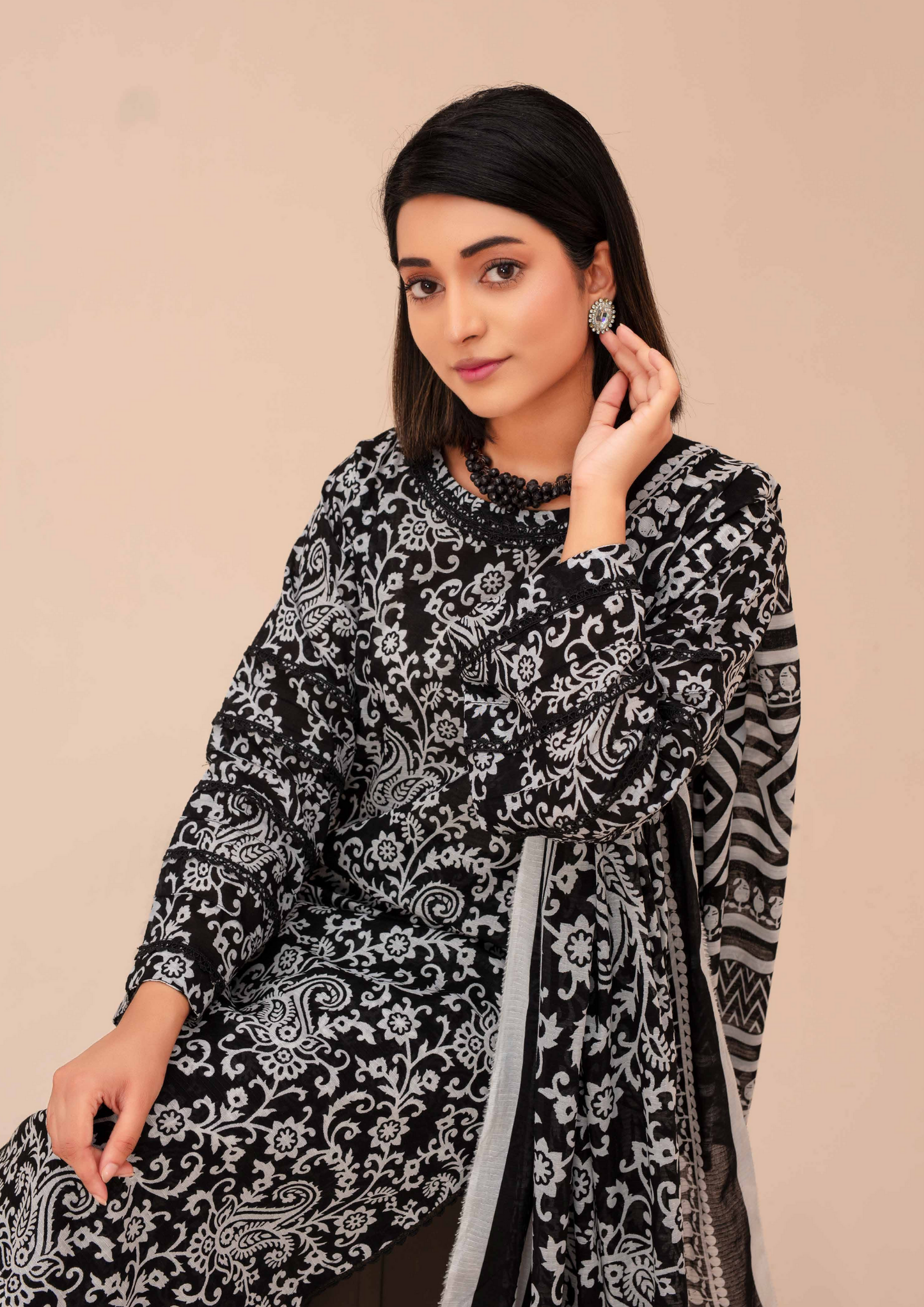 GULL E SIYAH - Unstitched 3-Piece Diigital Printed Lawn