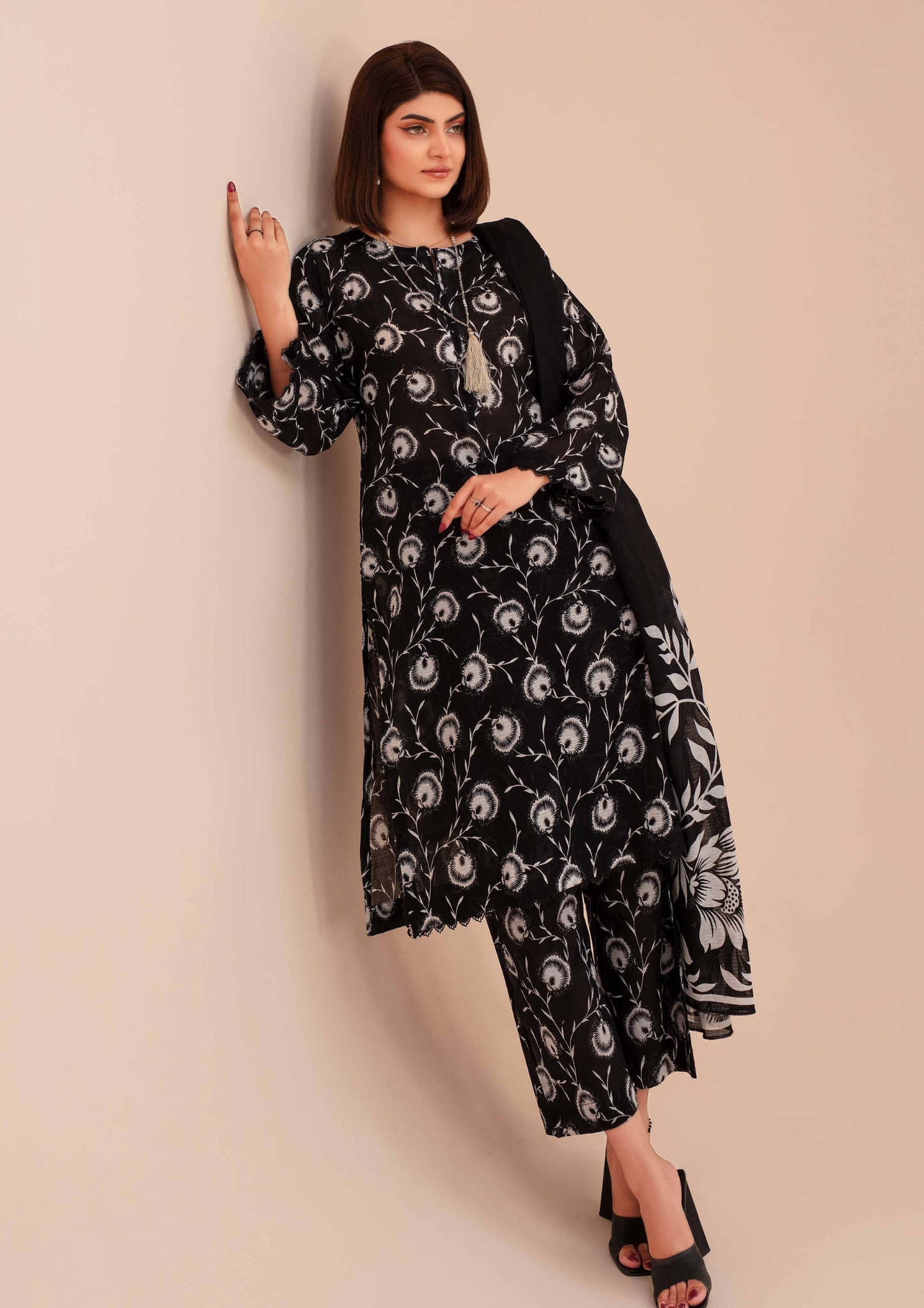 GULL E SIYAH - Unstitched 3-Piece Diigital Printed Lawn