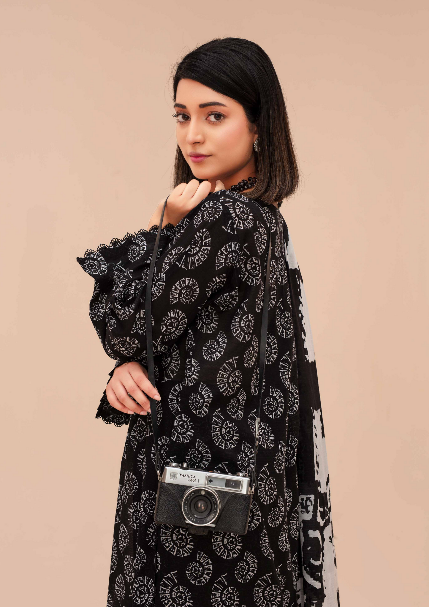 GULL E SIYAH - Unstitched 3-Piece Diigital Printed Lawn