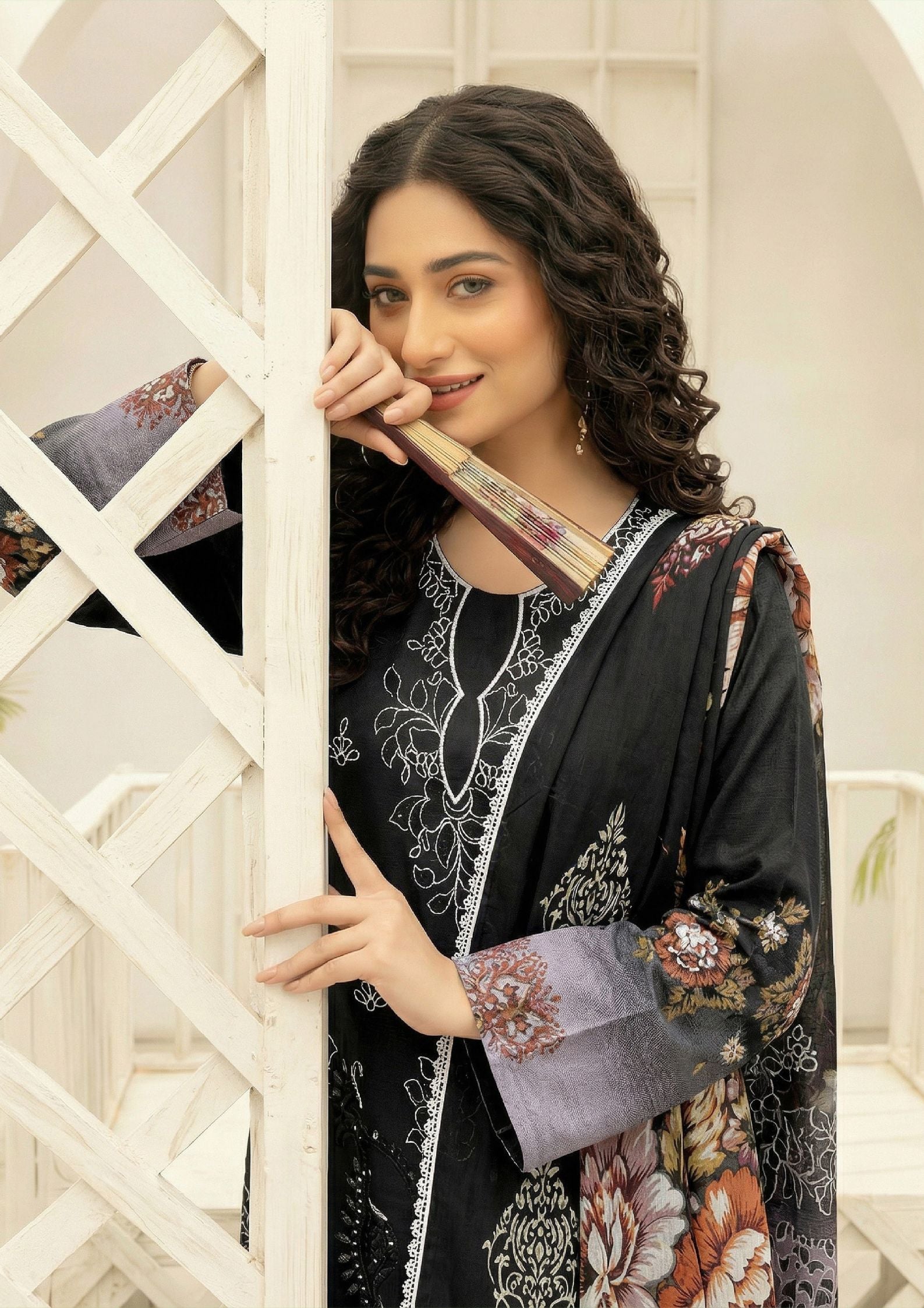 White Daisy by Moncheri